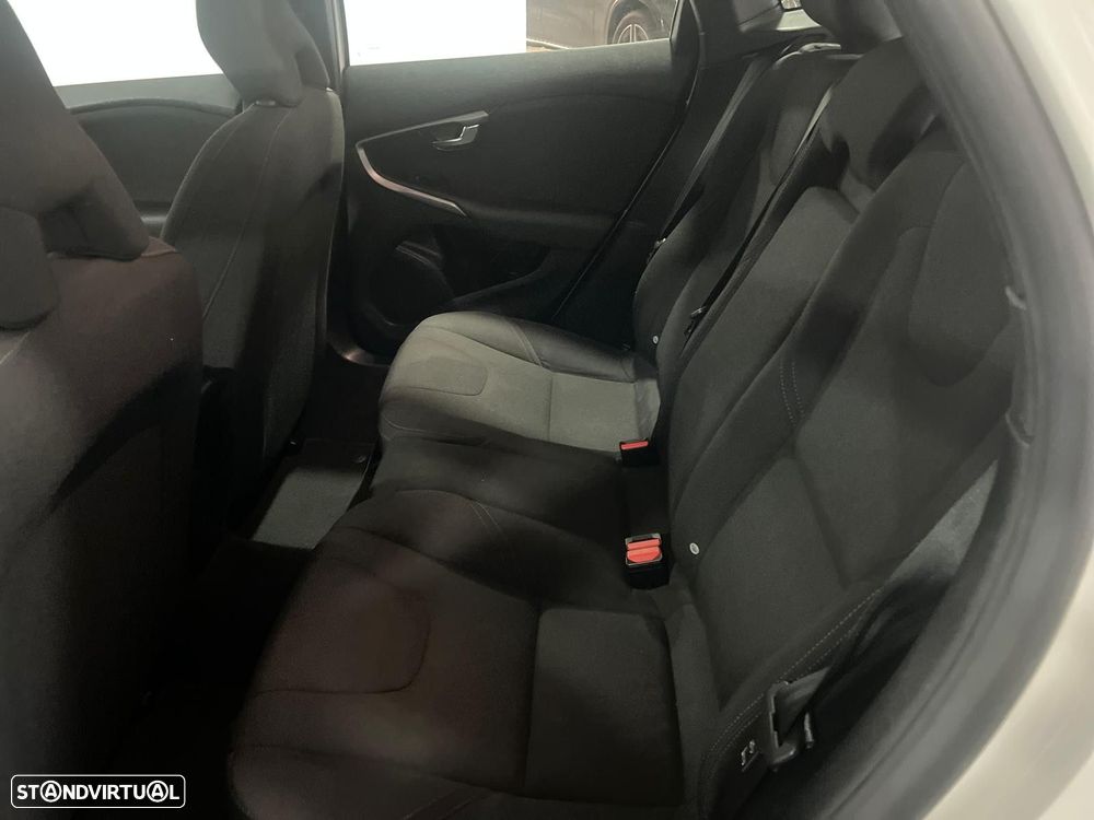 Volvo V40 2.0 D2 Momentum - 11