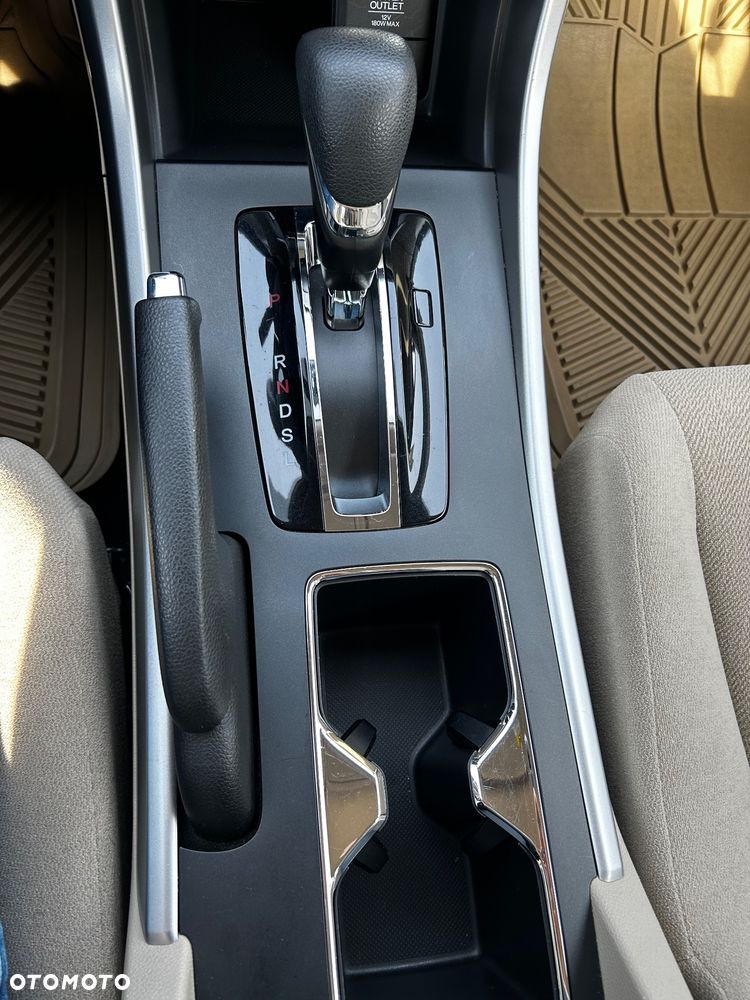 Honda Accord 2.4 LX - 9