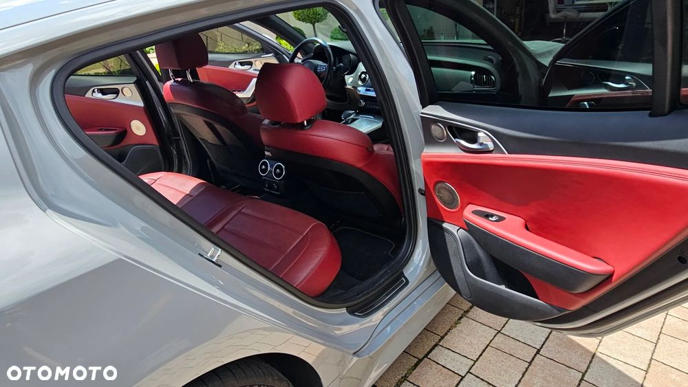 Kia Stinger - 30