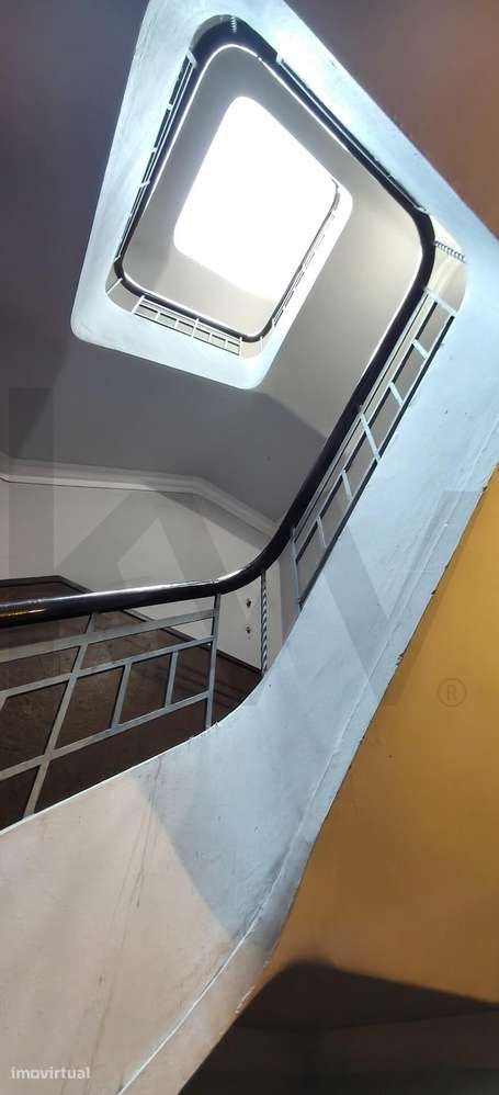 Prédio em Propriedade Total para Venda na Av General Roçadas - Grande imagem: 4/12
