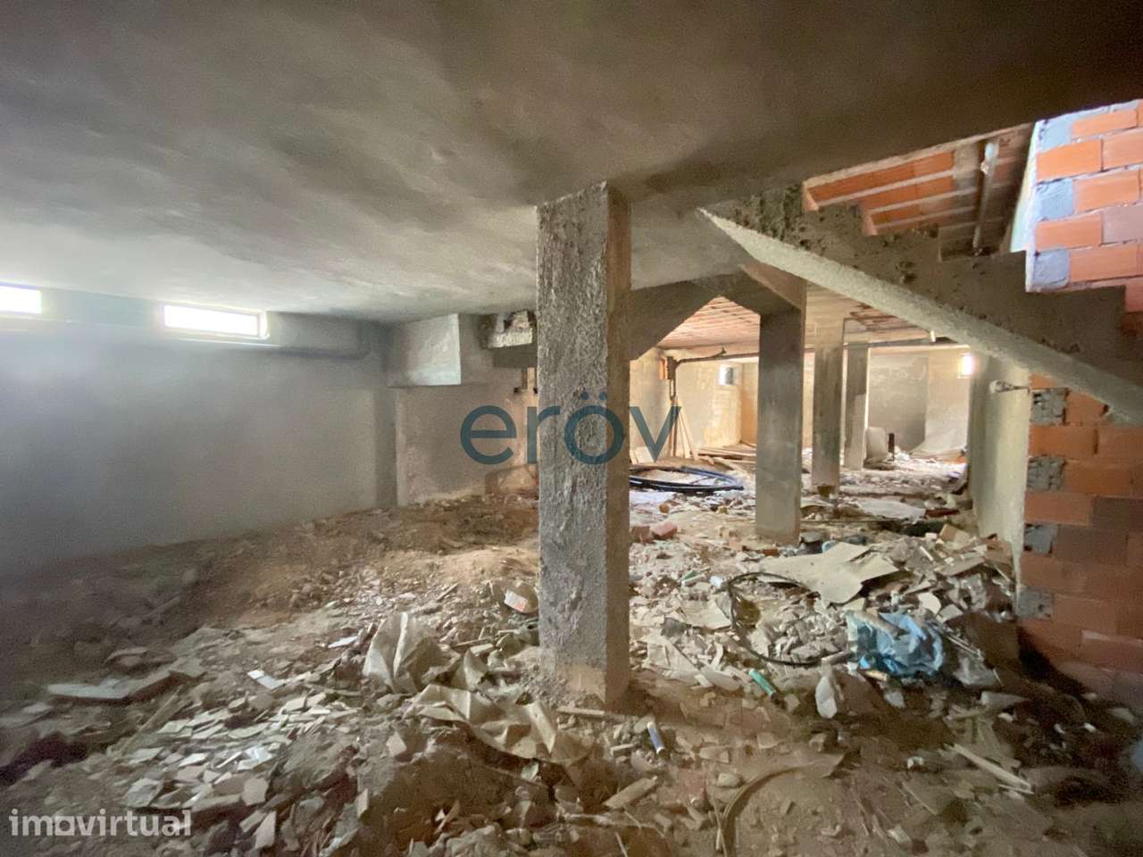 Loja de Gaveto na Madalena – Vila Nova de Gaia - Grande imagem: 4/37