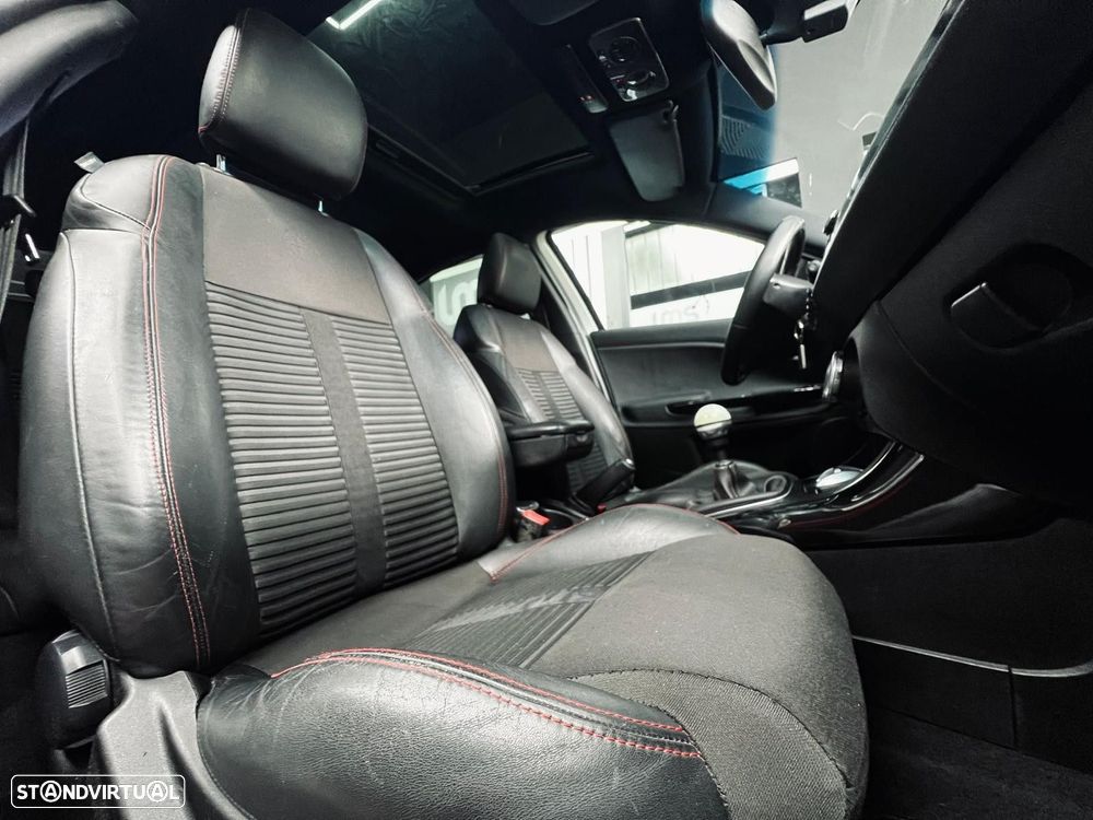 Alfa Romeo Giulietta 1.6 JTDm Distinctive - 37