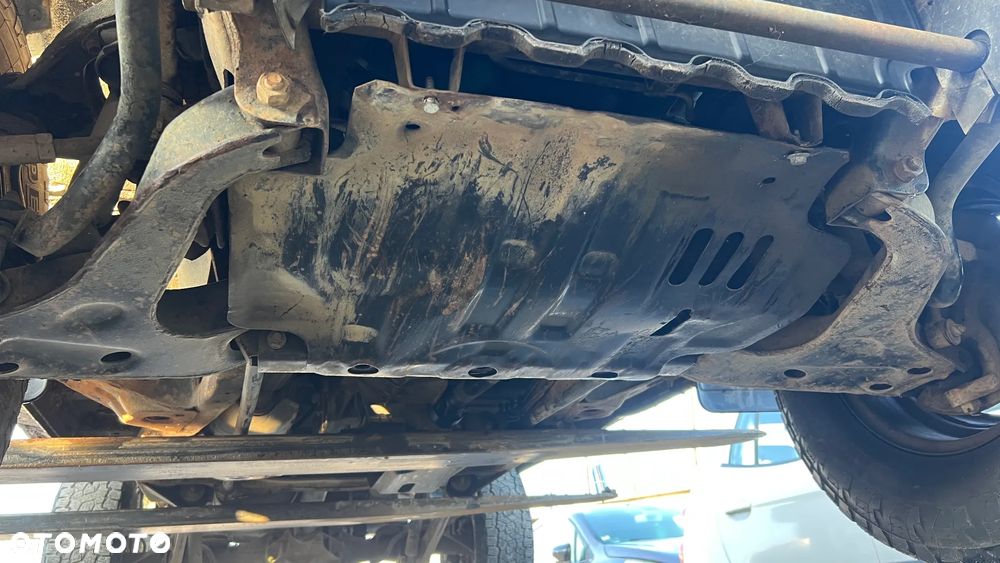 Mitsubishi Pajero - 25