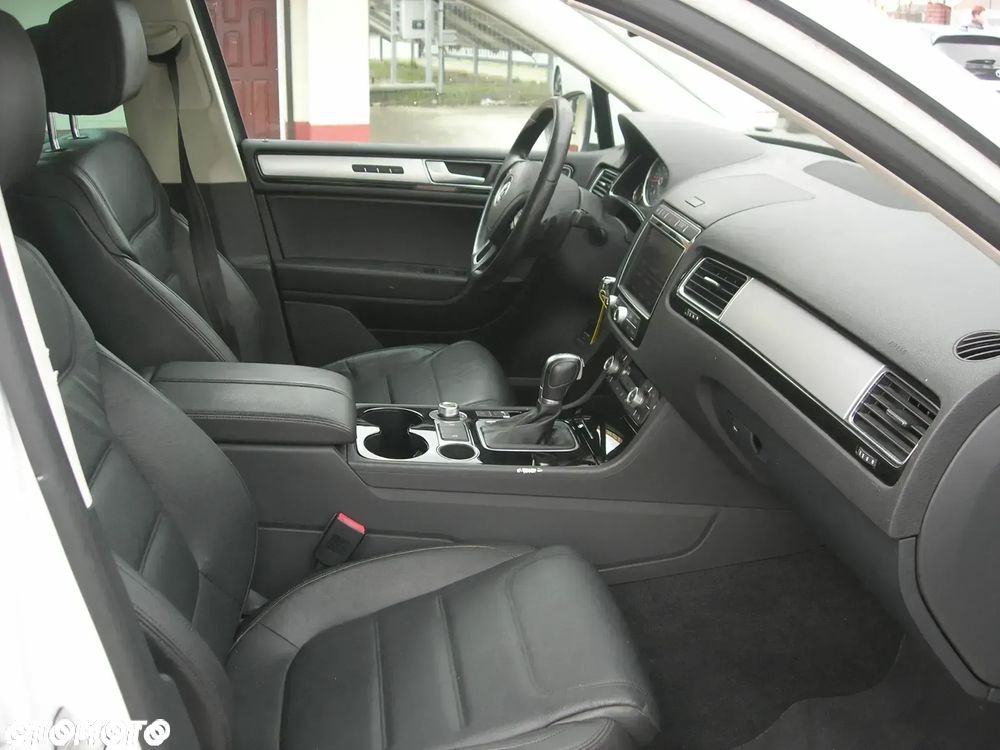 Volkswagen Touareg 3.0 V6 TDI BMT Perfectline R-Style - 23