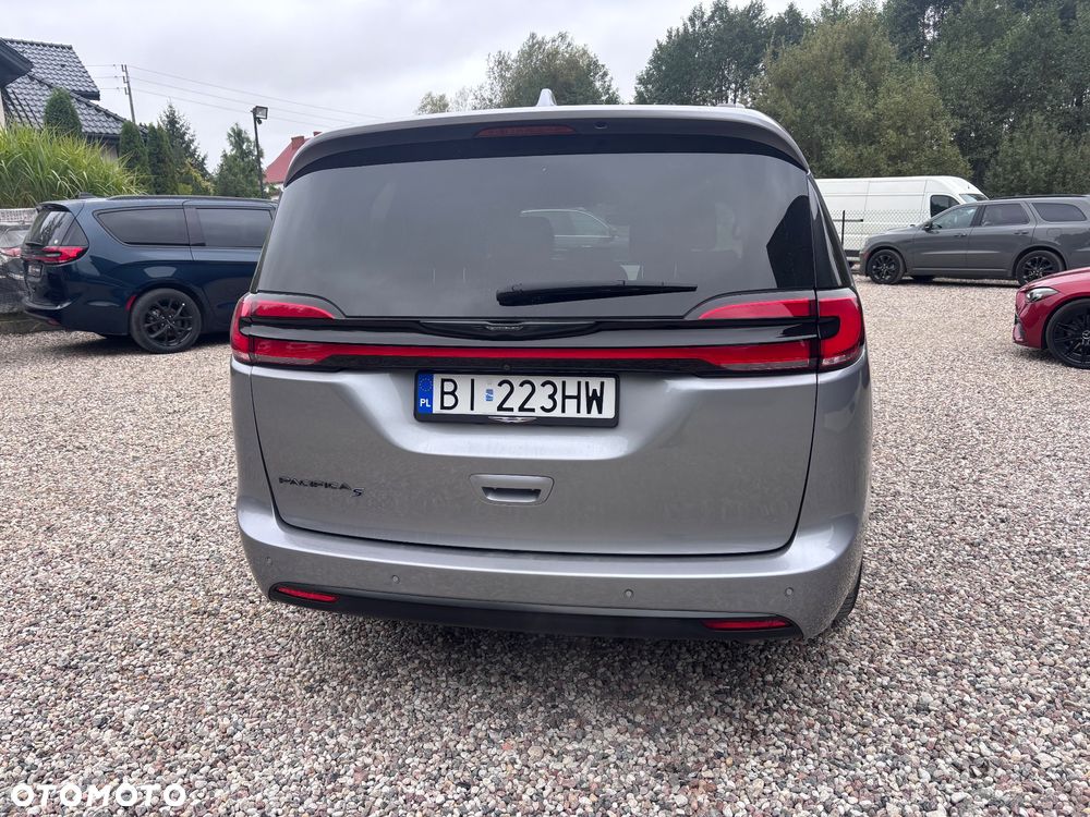 Chrysler Pacifica - 5