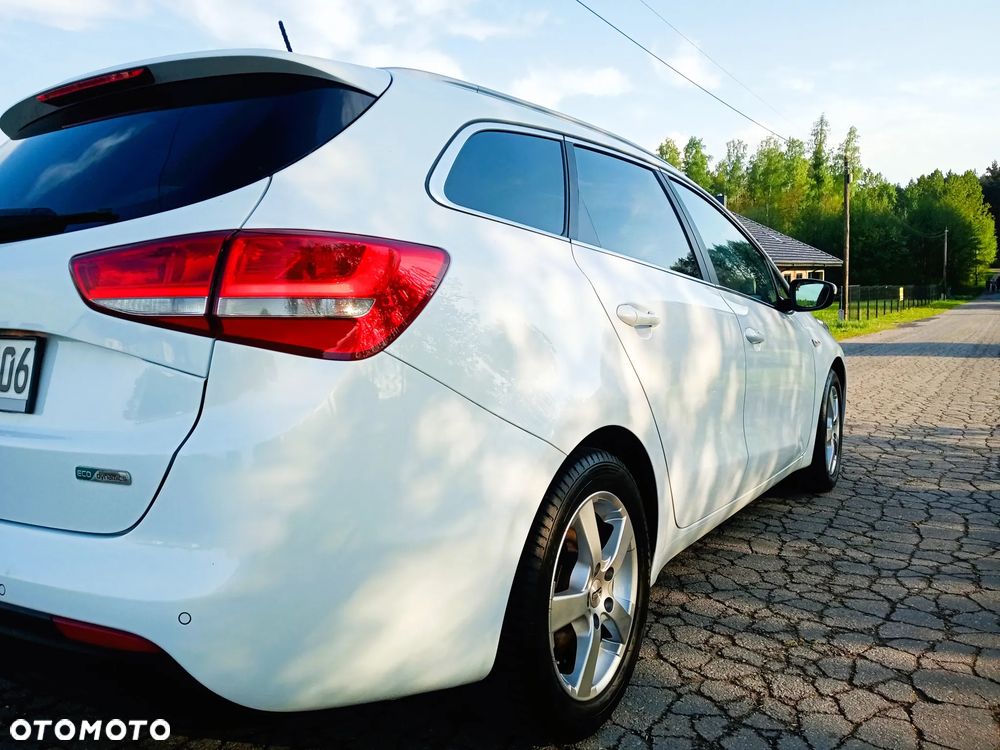 Kia Ceed - 12