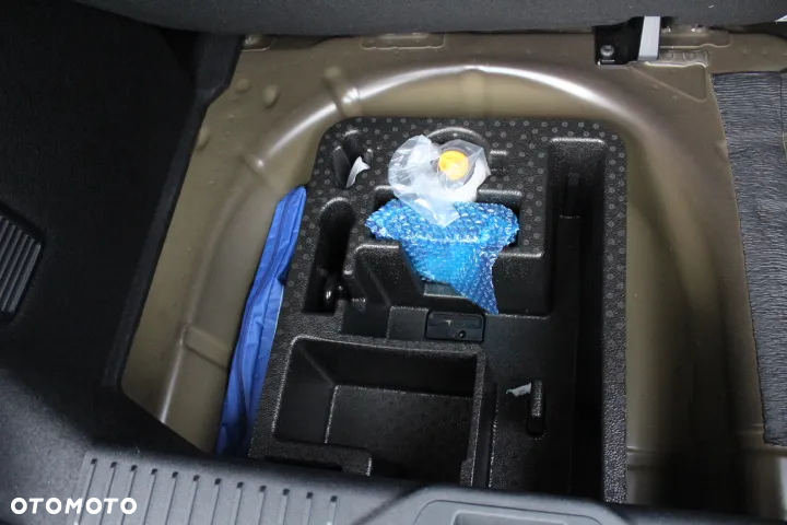 Ford Fiesta 1.0 EcoBoost S&S ST-LINE X - 39