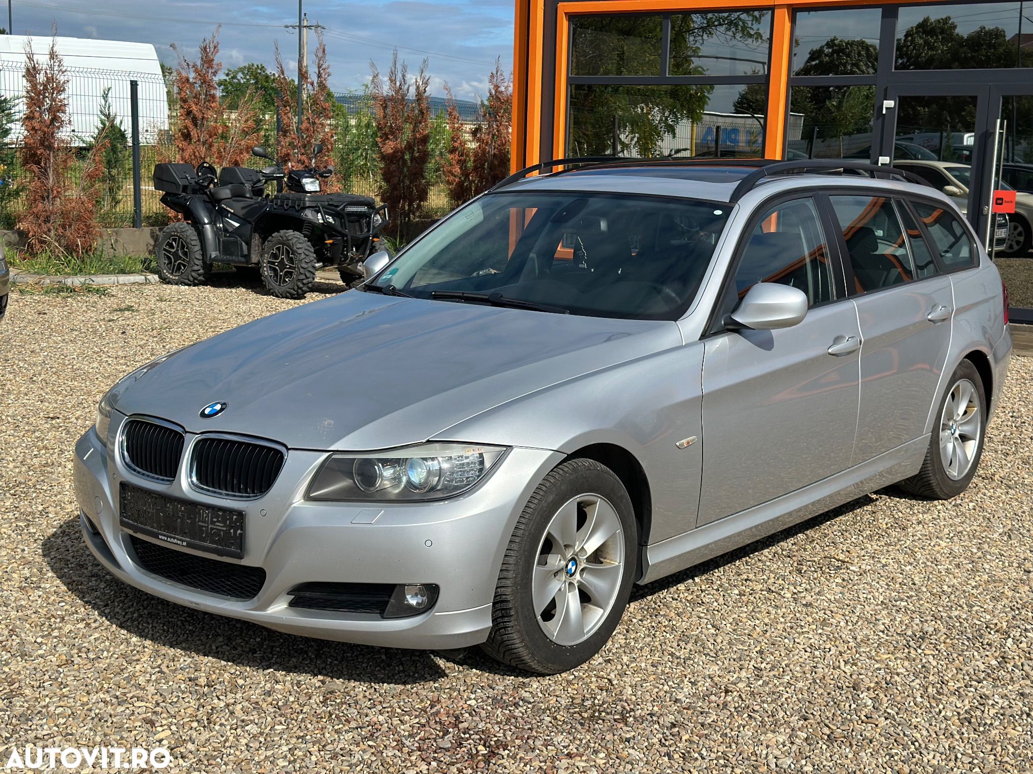 BMW Seria 3 320d DPF Touring Aut. - 1