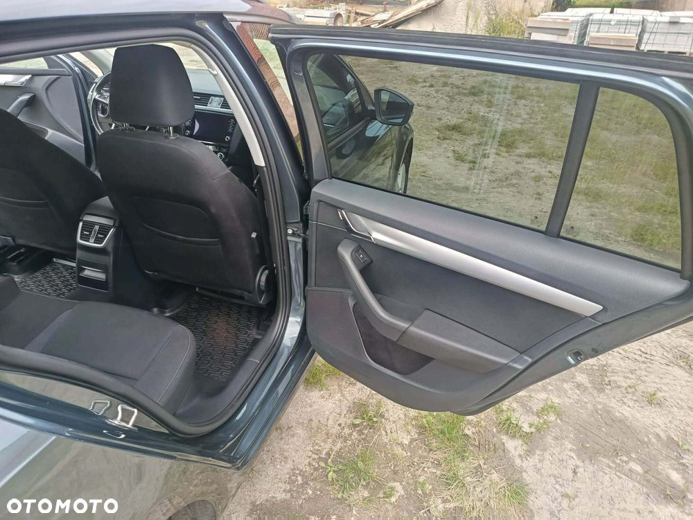 Skoda Octavia 2.0 TDI SCR Ambition DSG - 6