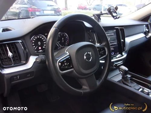 Volvo V60 T6 AWD Momentum Pro - 24