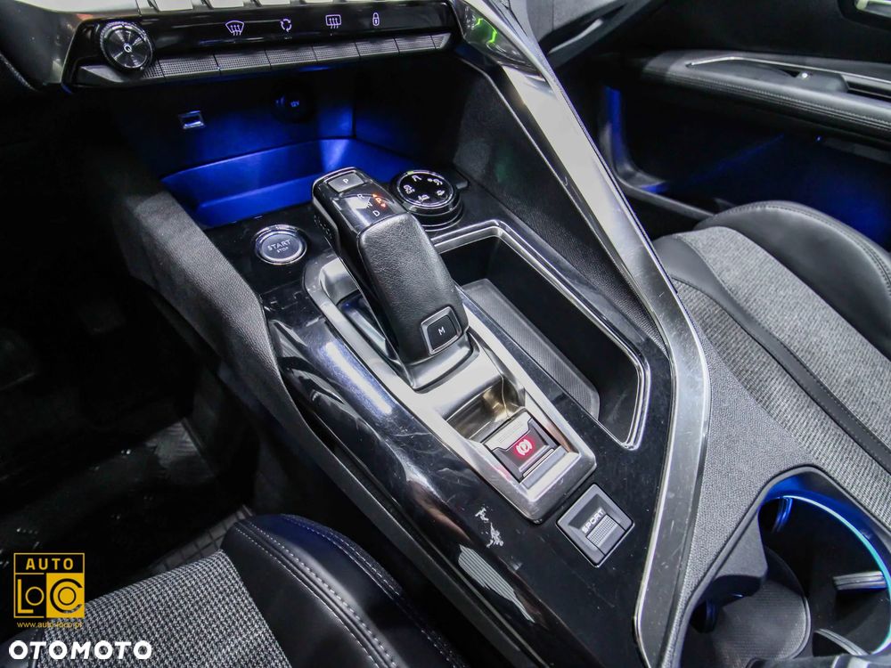 Peugeot 3008 1.6 BlueHDi Allure S&S EAT6 - 28