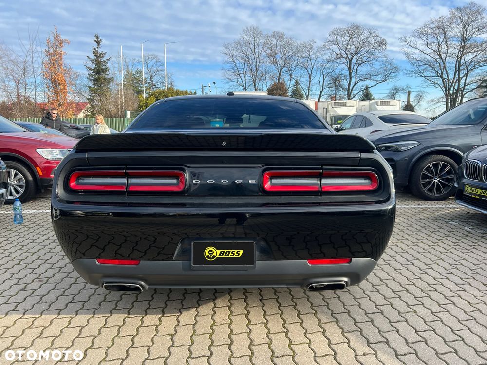 Dodge Challenger - 8