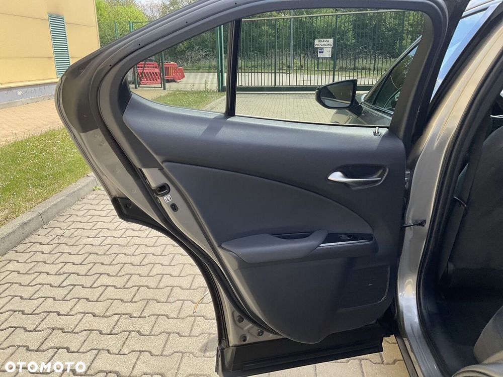 Lexus UX - 15