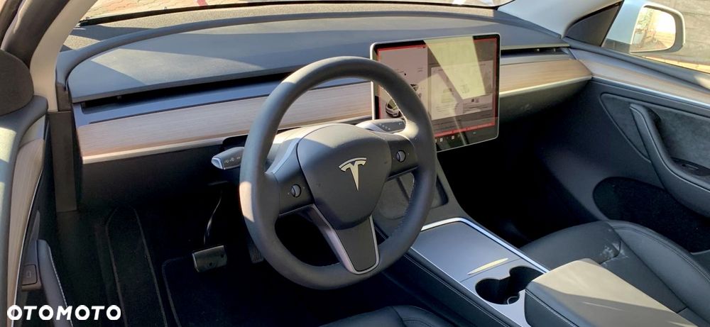 Tesla Model Y Long Range RWD - 7