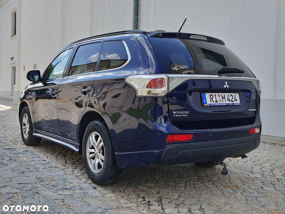 Mitsubishi Outlander - 3