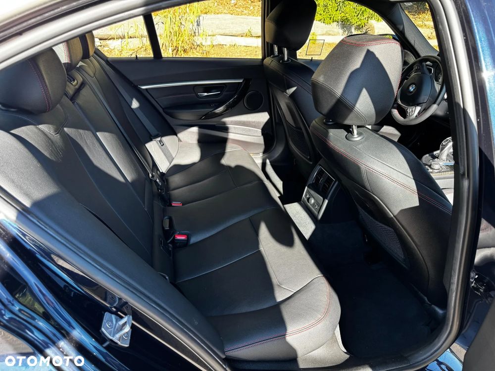BMW Seria 3 330i Sport Line sport - 17