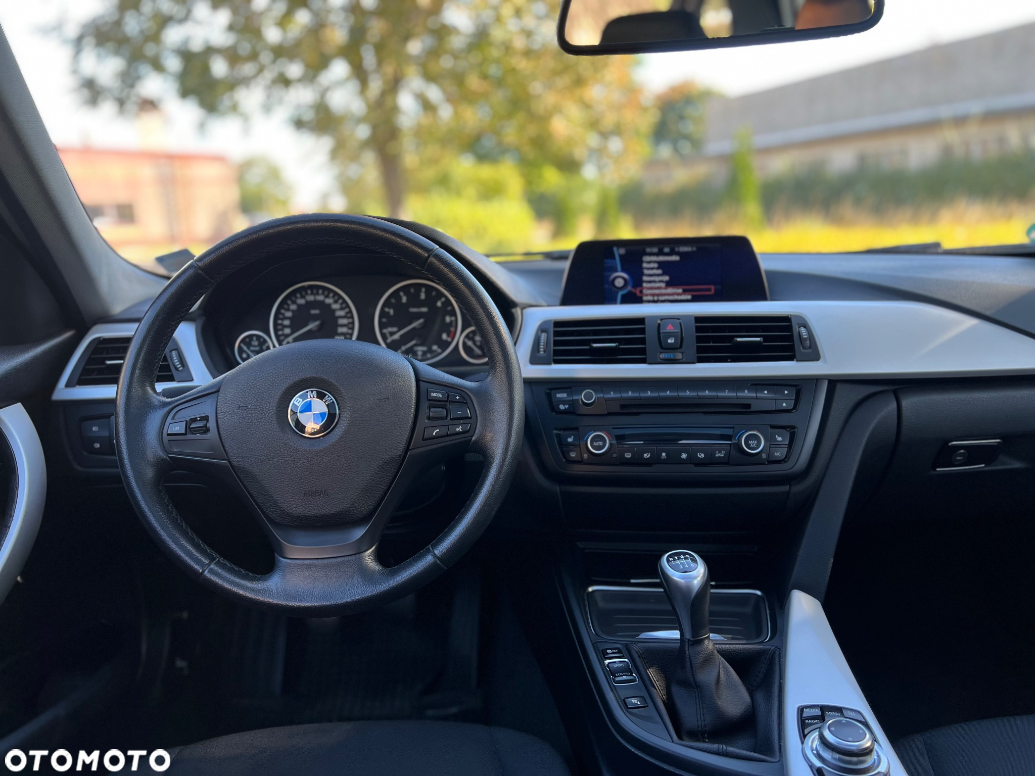 BMW Seria 3 318d DPF Touring Edition Exclusive - 8