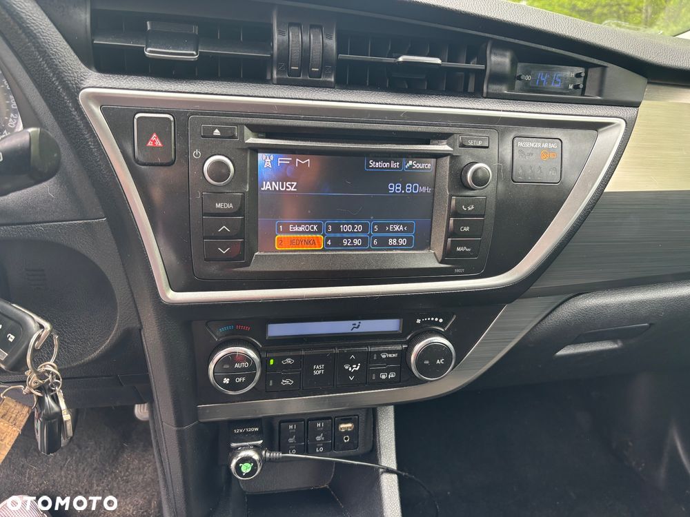 Toyota Auris 1.6 Premium Comfort - 11