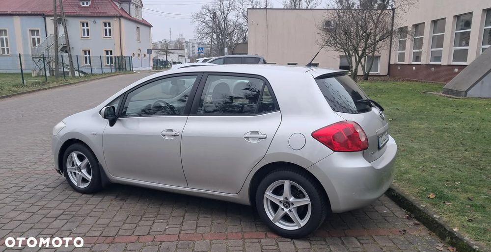 Toyota Auris 1.6 VVT-i Executive - 4