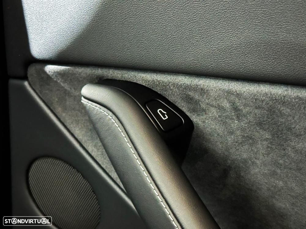 Tesla Model Y Long Range Dual Motor AWD - 31