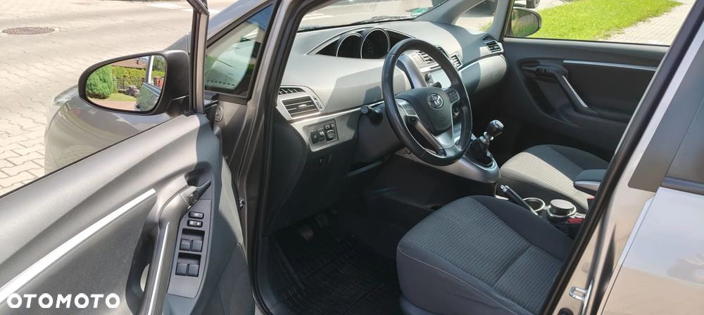 Toyota Corolla Verso - 8
