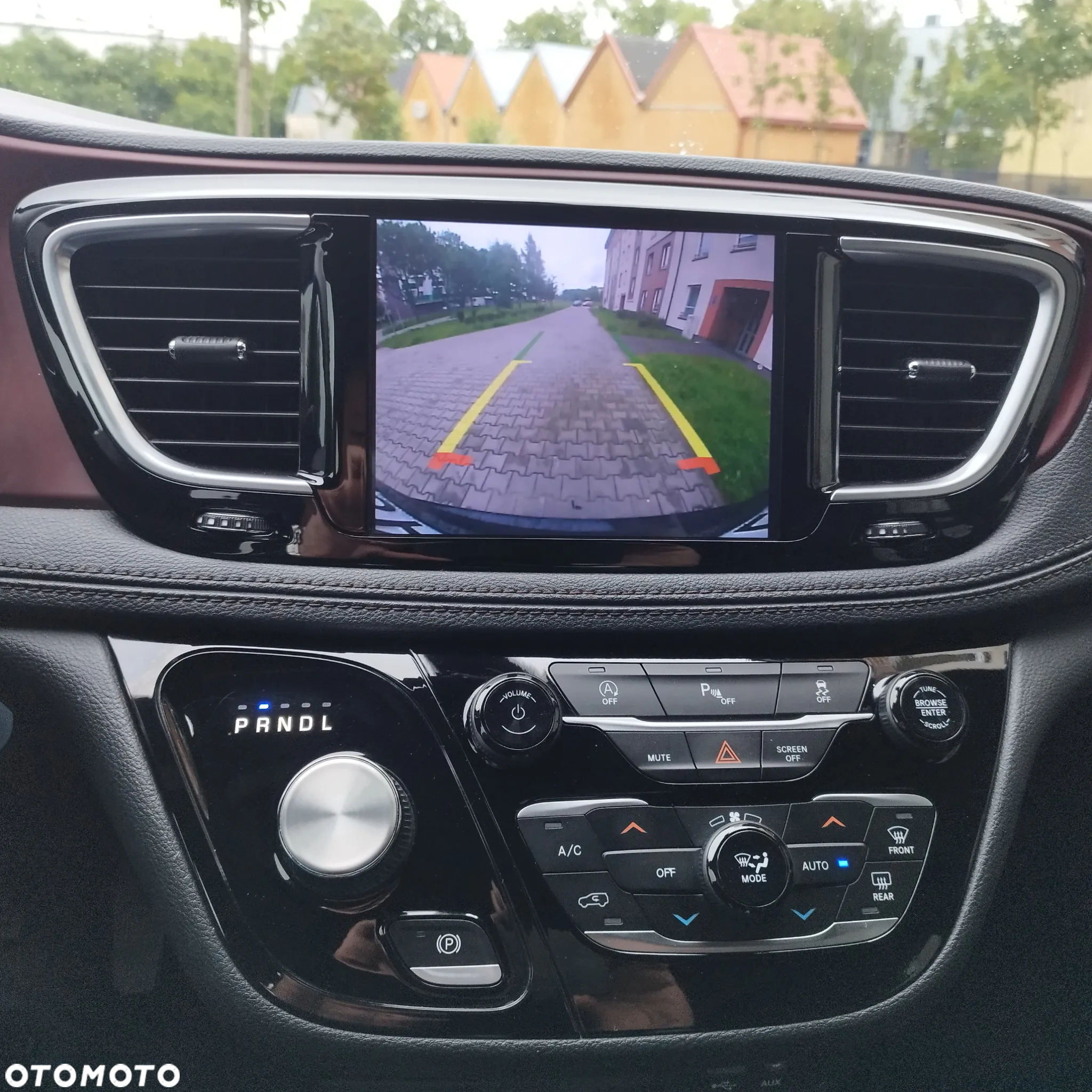 Chrysler Pacifica - 20