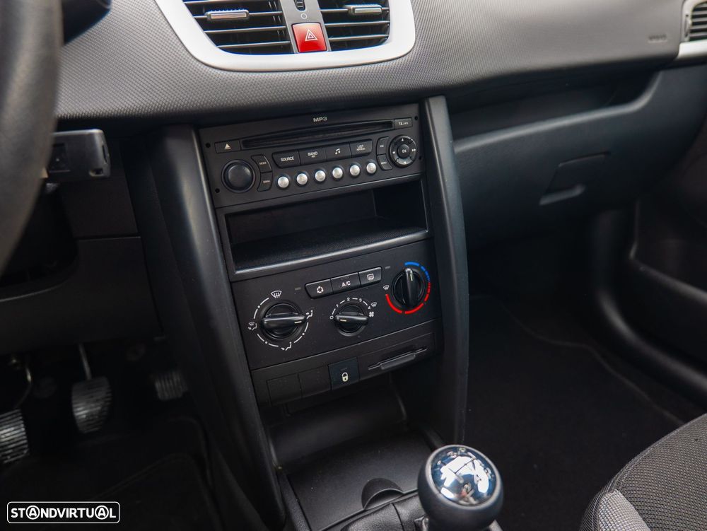Peugeot 207 1.4 HDi Urban - 18