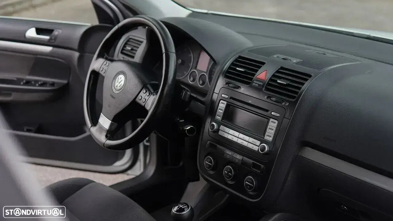 VW Jetta - 41