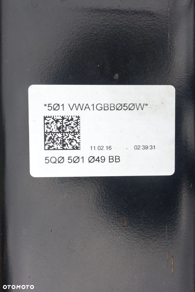 BELKA TYLNA OŚ VW GOLF VII HB 16r. 5Q0501049BB - 3