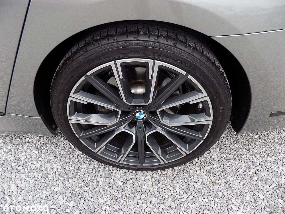BMW Seria 7 745Le xDrive - 28