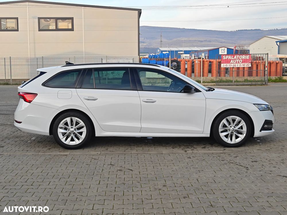 Skoda Octavia Combi 2.0 TDI DSG Sportline - 8