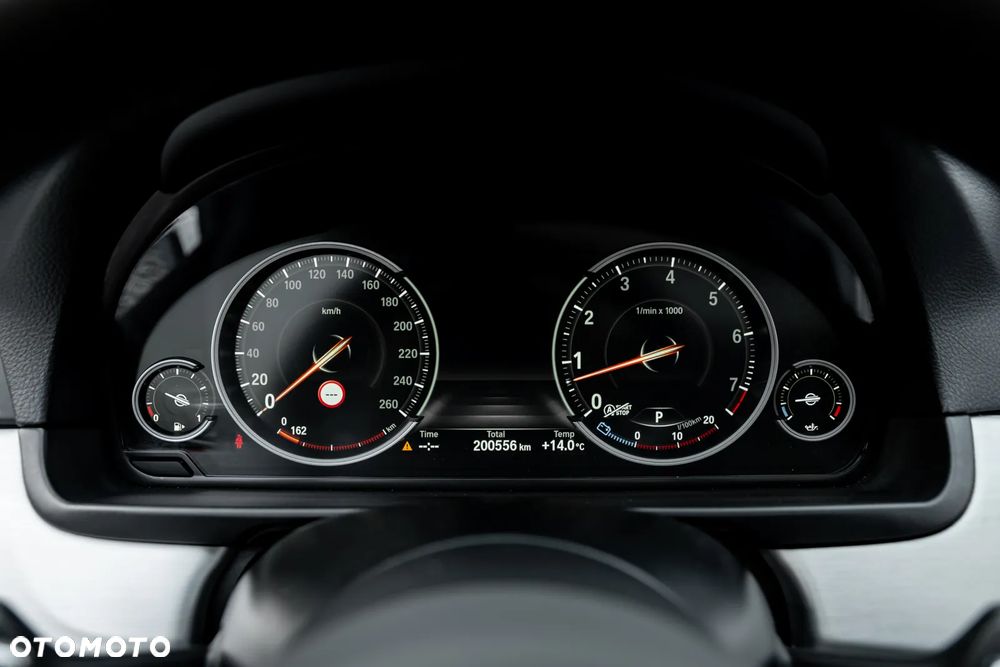 BMW Seria 5 535i xDrive Sport-Aut Luxury Line - 31