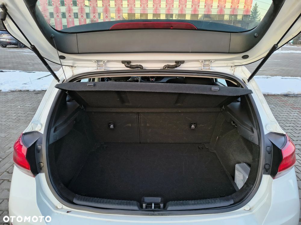 Hyundai i30 1.5 DPI Classic + - 11
