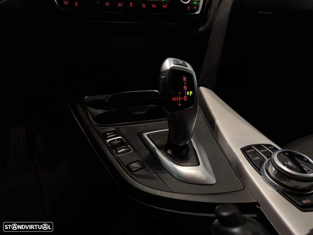 BMW 320 d Line Sport Shadow Auto - 19