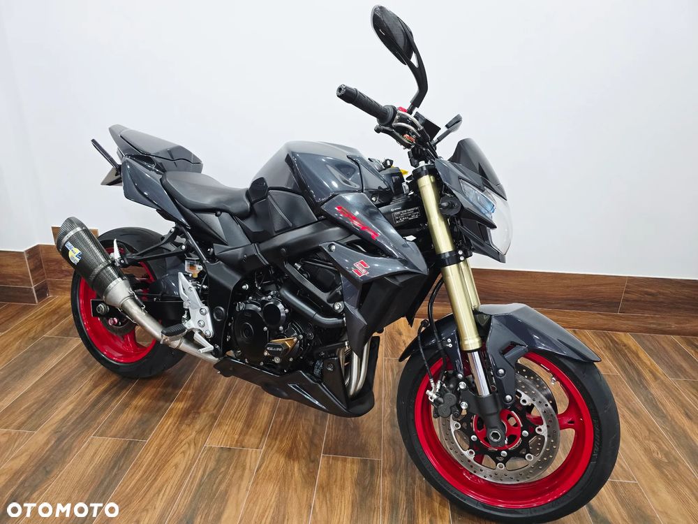 Suzuki GSR - 5