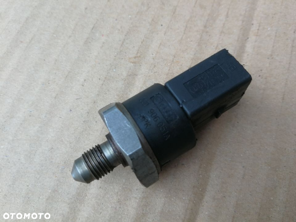 Czujnik ciśnienia paliwa 2.0TFSI 06D906051A Audi A4 B7 - 3