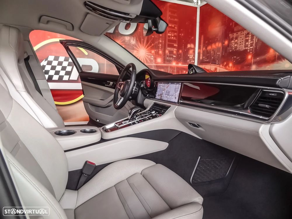 Porsche Panamera 4 E-Hybrid - 28