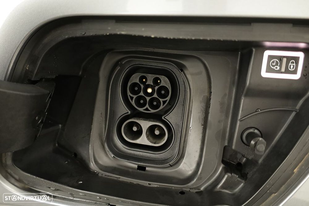 Peugeot e-2008 50 kWh GT - 6