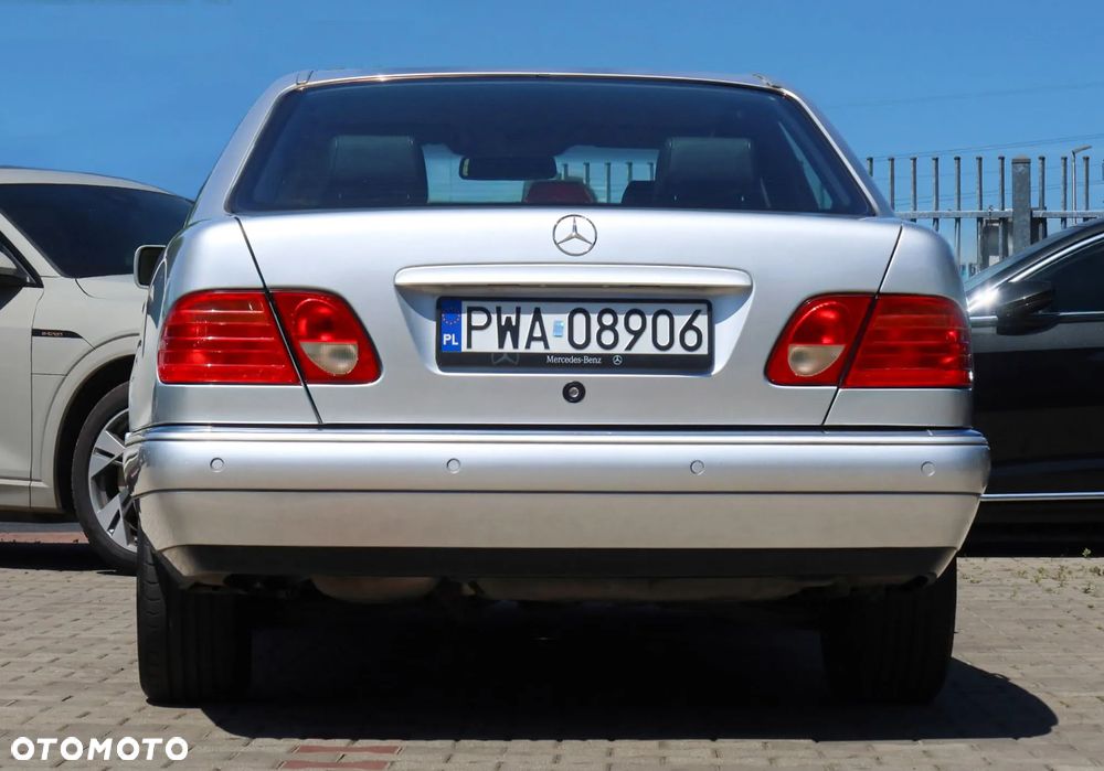 Mercedes-Benz Klasa E 240 Elegance - 9