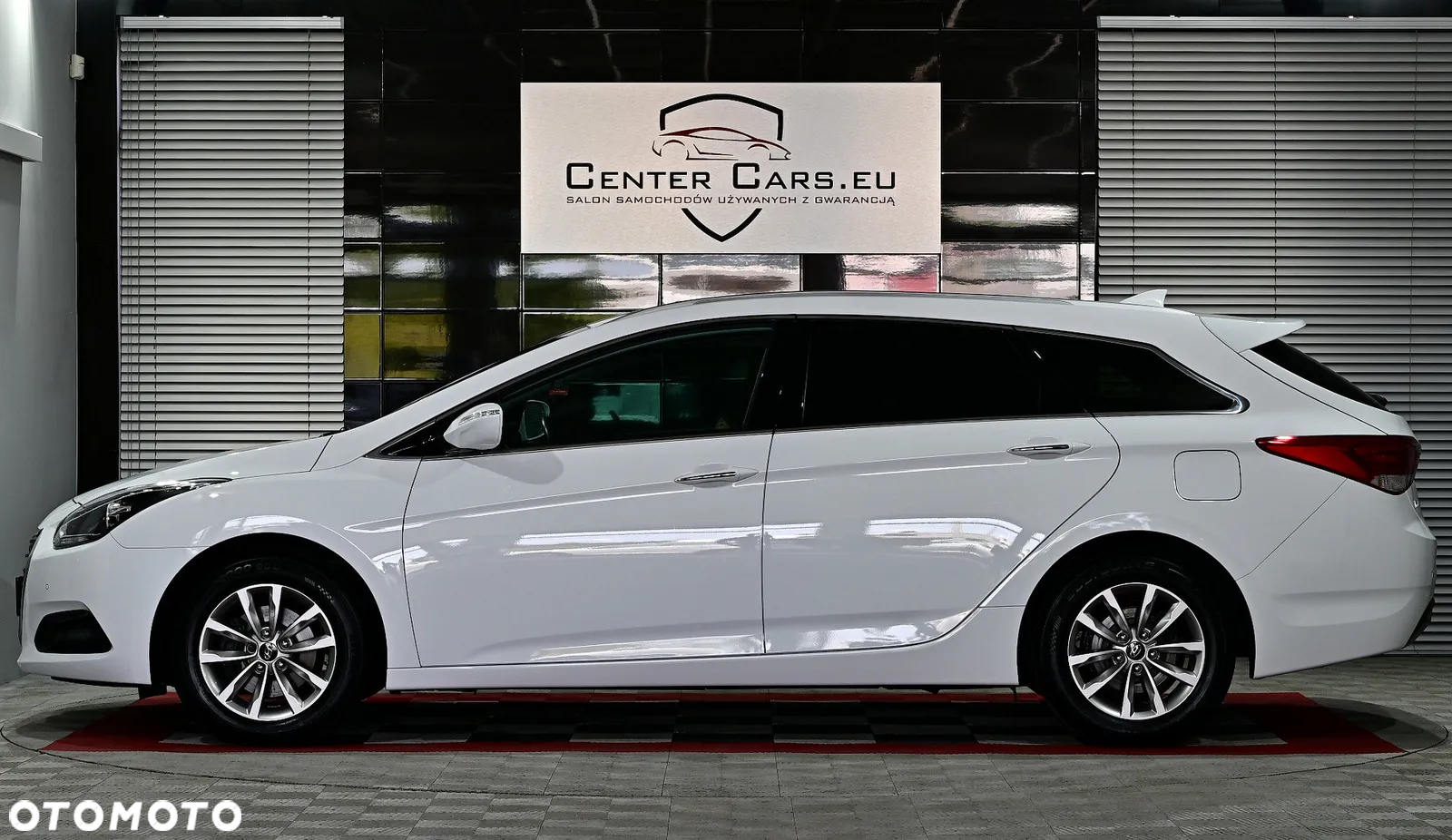 Hyundai i40 Kombi blue 1.6 Trend - 17