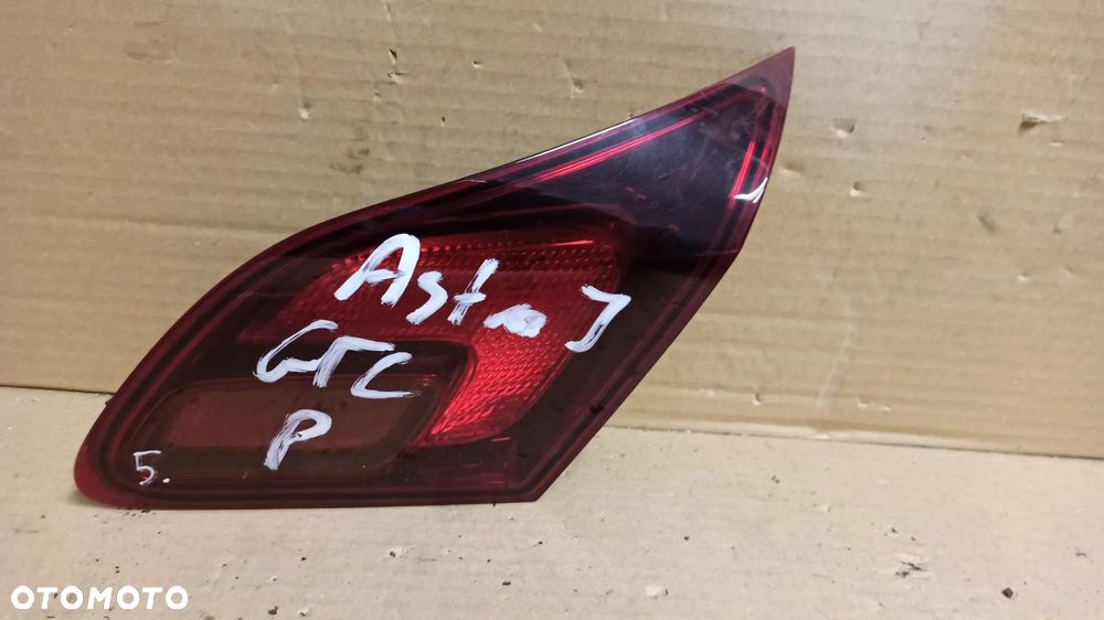 # LAMPA PRAWY TYŁ OPEL ASTRA J GTC - 1