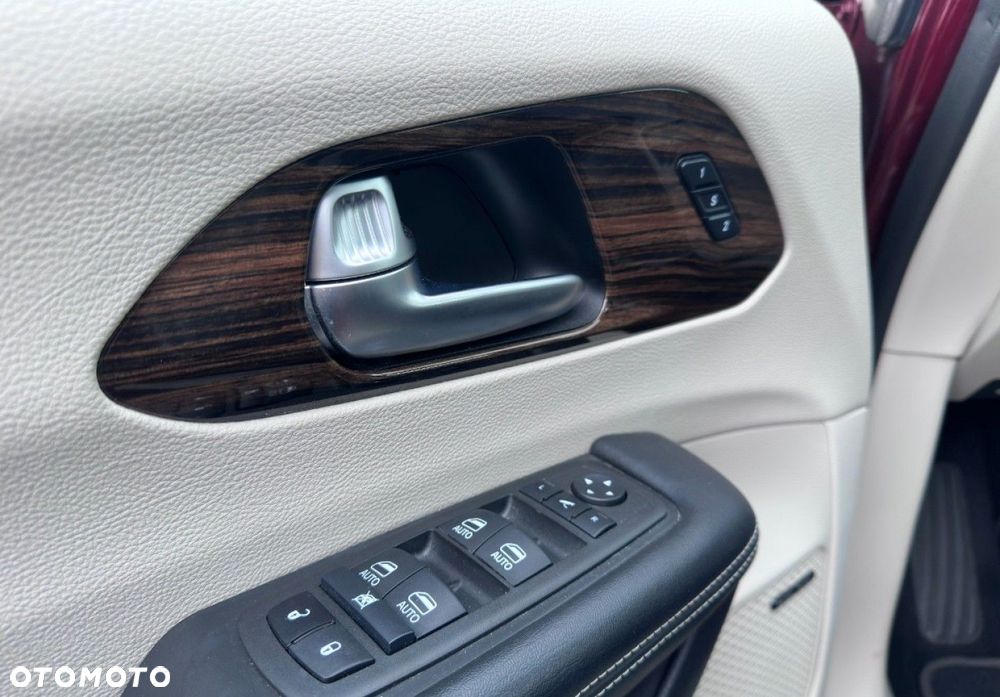 Chrysler Pacifica - 14