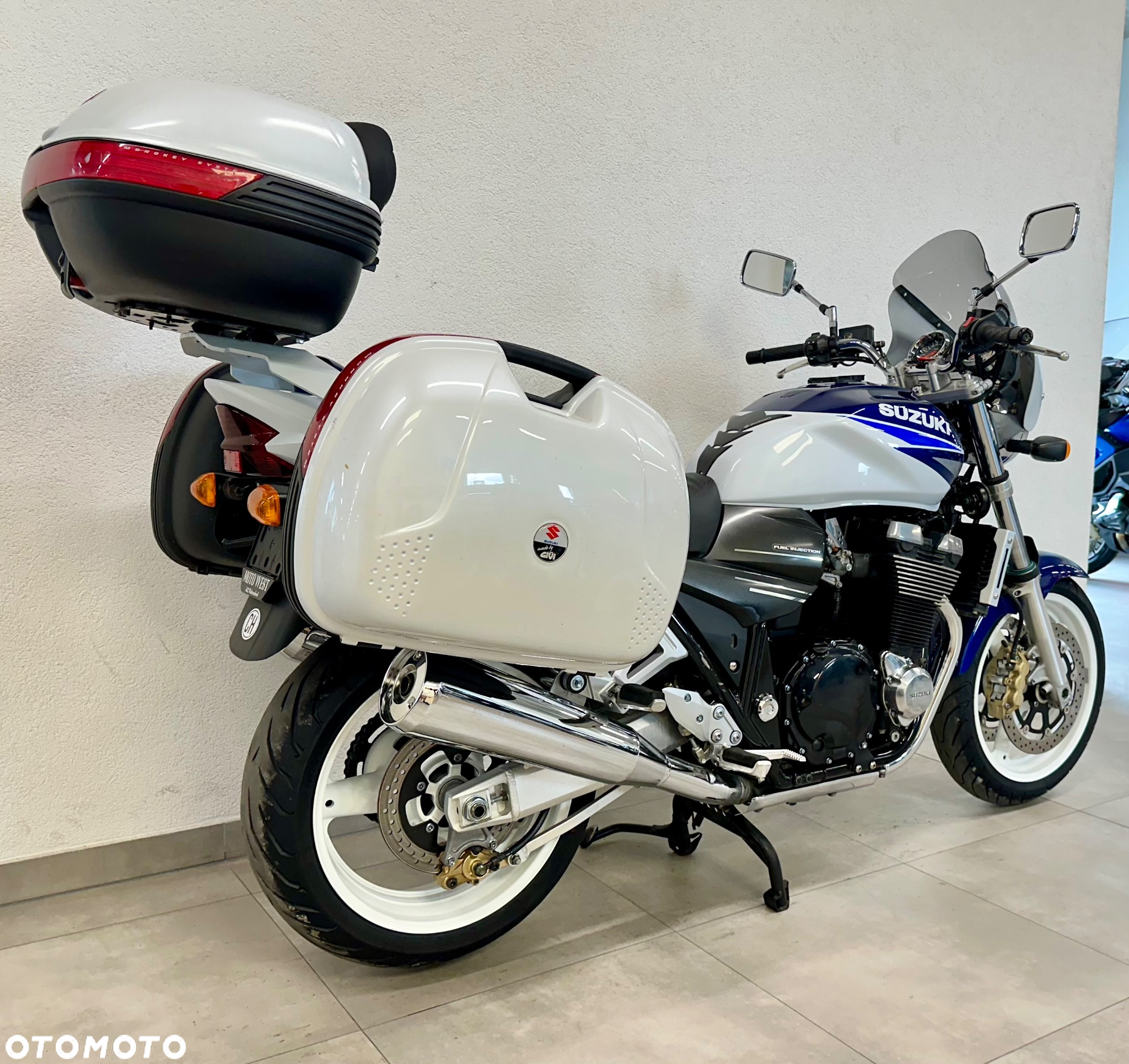 Suzuki GSX - 6
