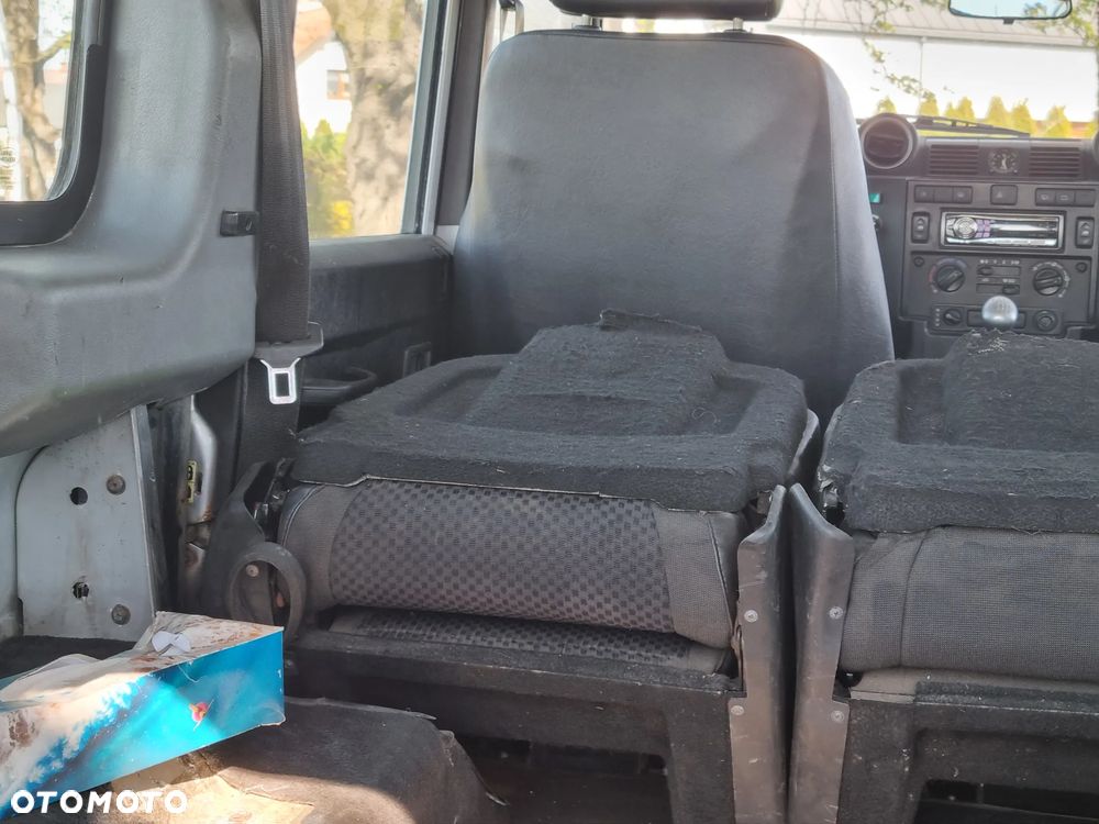 Land Rover Defender 2.4 TD4 SE - 17