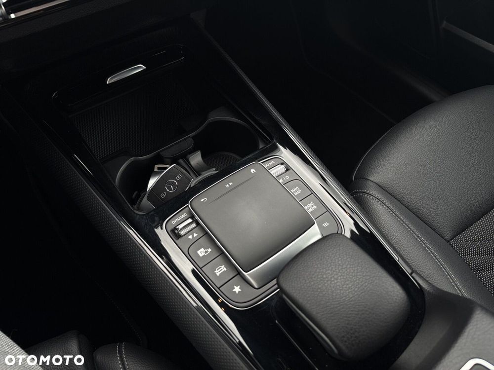 Mercedes-Benz GLB 200 7G-DCT - 27