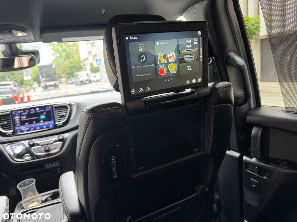 Chrysler Pacifica - 30