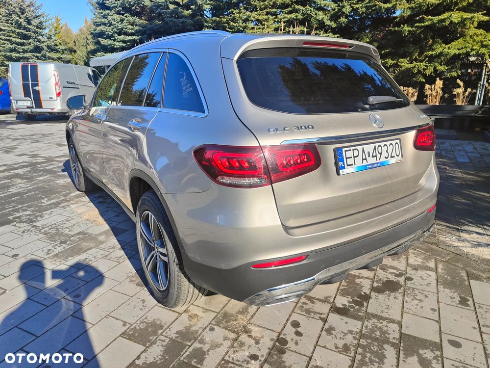 Mercedes-Benz GLC 300 4Matic 9G-TRONIC AMG Line - 20