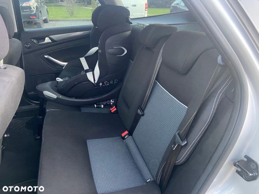 Ford Mondeo 2.0 TDCi Trend - 16