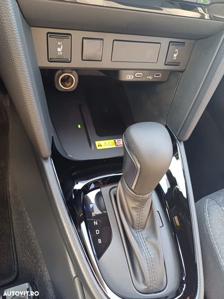 Toyota Yaris Cross 1.5 VVT-i HSD 4x2 Dynamic - 9