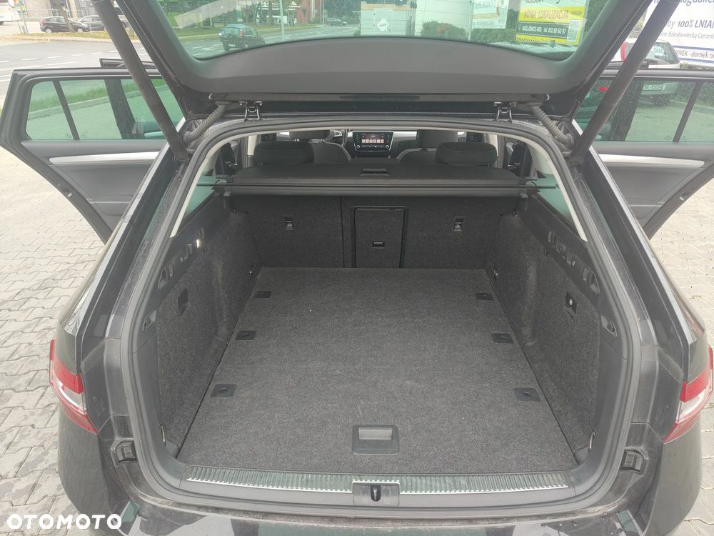 Skoda Superb 2.0 TDI SCR Style DSG - 22